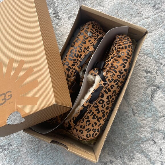 NEW 2016 UGG Australia Dakota Bow Leopard Moccasin Size 6 - Picture 4 of 11